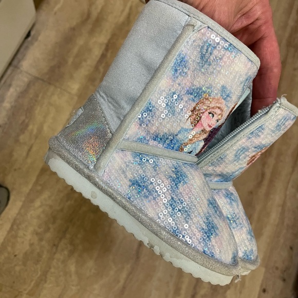 Disney Frozen II kids boots size 8 - Picture 2 of 6